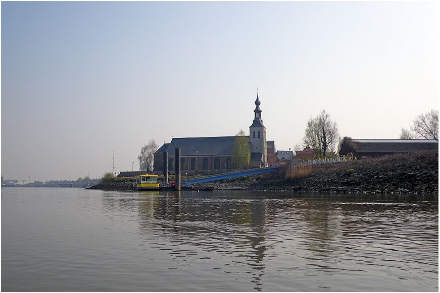 2009 Baasrode St Ursmarus church and ferry seen from the river Scheldt.jpg