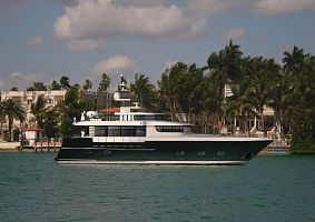 motor yacht