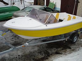 Old Soviet fiberglass motorboat "DRAKON' total reconstruction, Arn