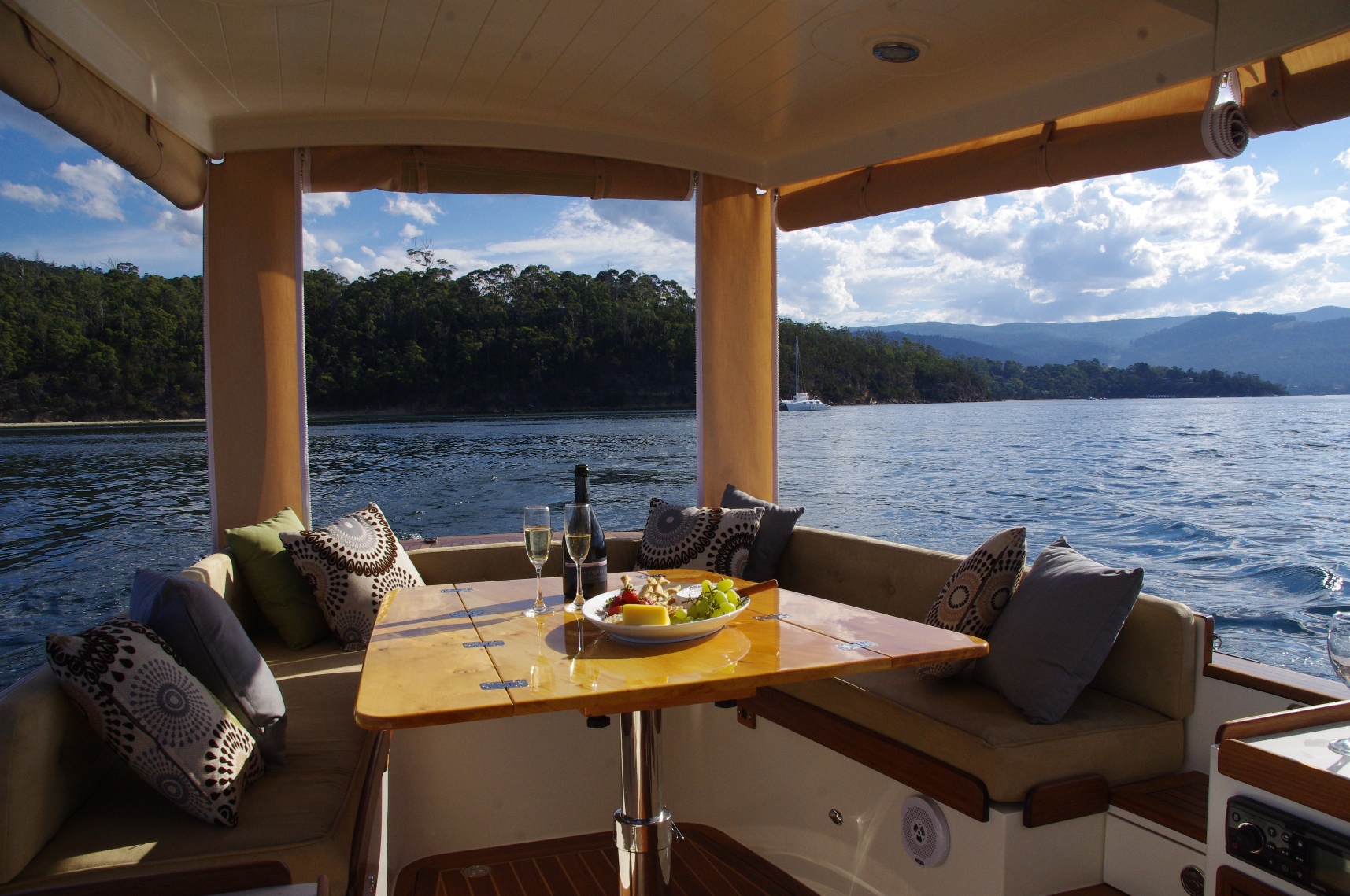 7m Electric "Noosa Launch"