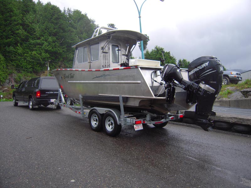 Tuna 25(27LOA) - with an offset engine bracket